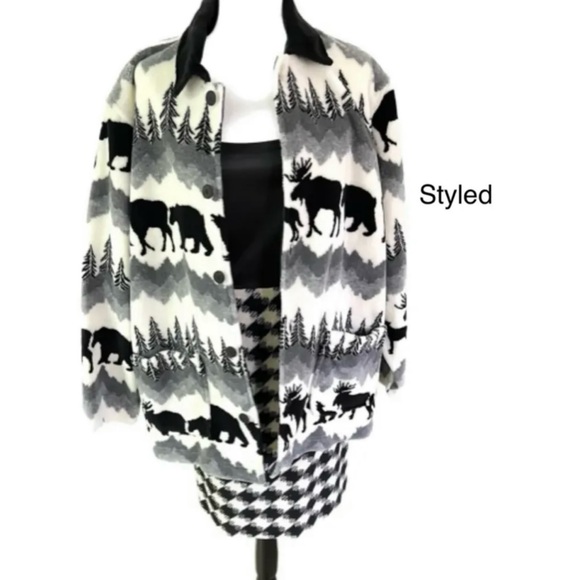 🎁🆕 Unisex-Oversized, or not-comfy soft fleece cardigan w/Canadian wildlife - Picture 5 of 16